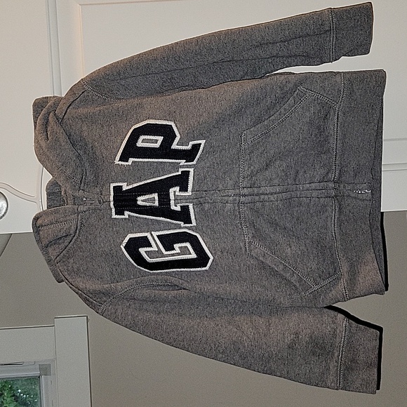 2 boys GAP sweaters - Picture 3 of 3